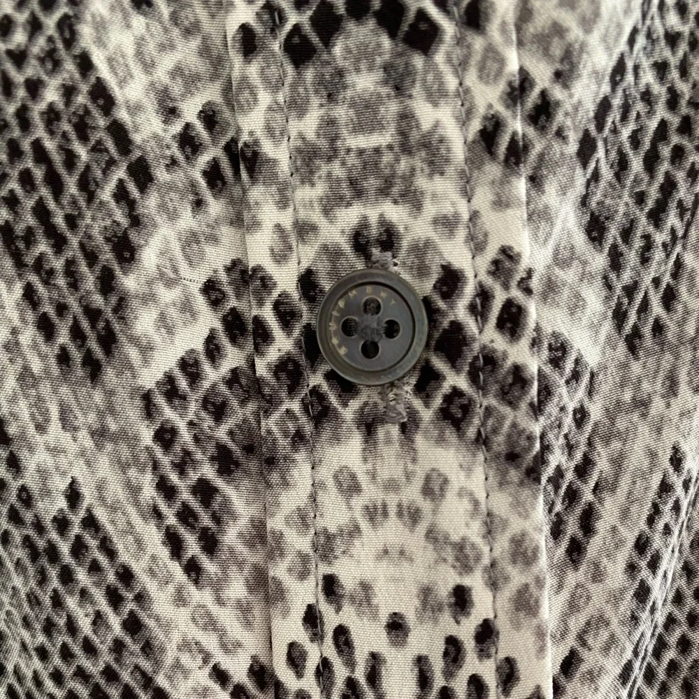 - Equipment Slim Signature Silk Shirt - Picture 4 of 7